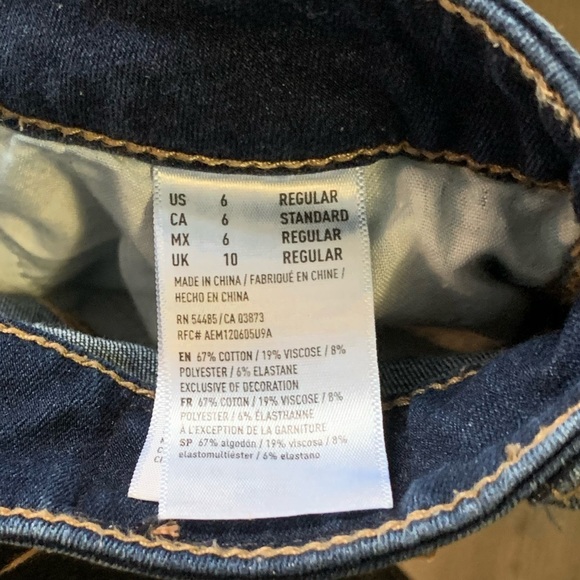 American eagle super hi rise distressed jegging jeans. Size 6. Medium wash. - Picture 3 of 5